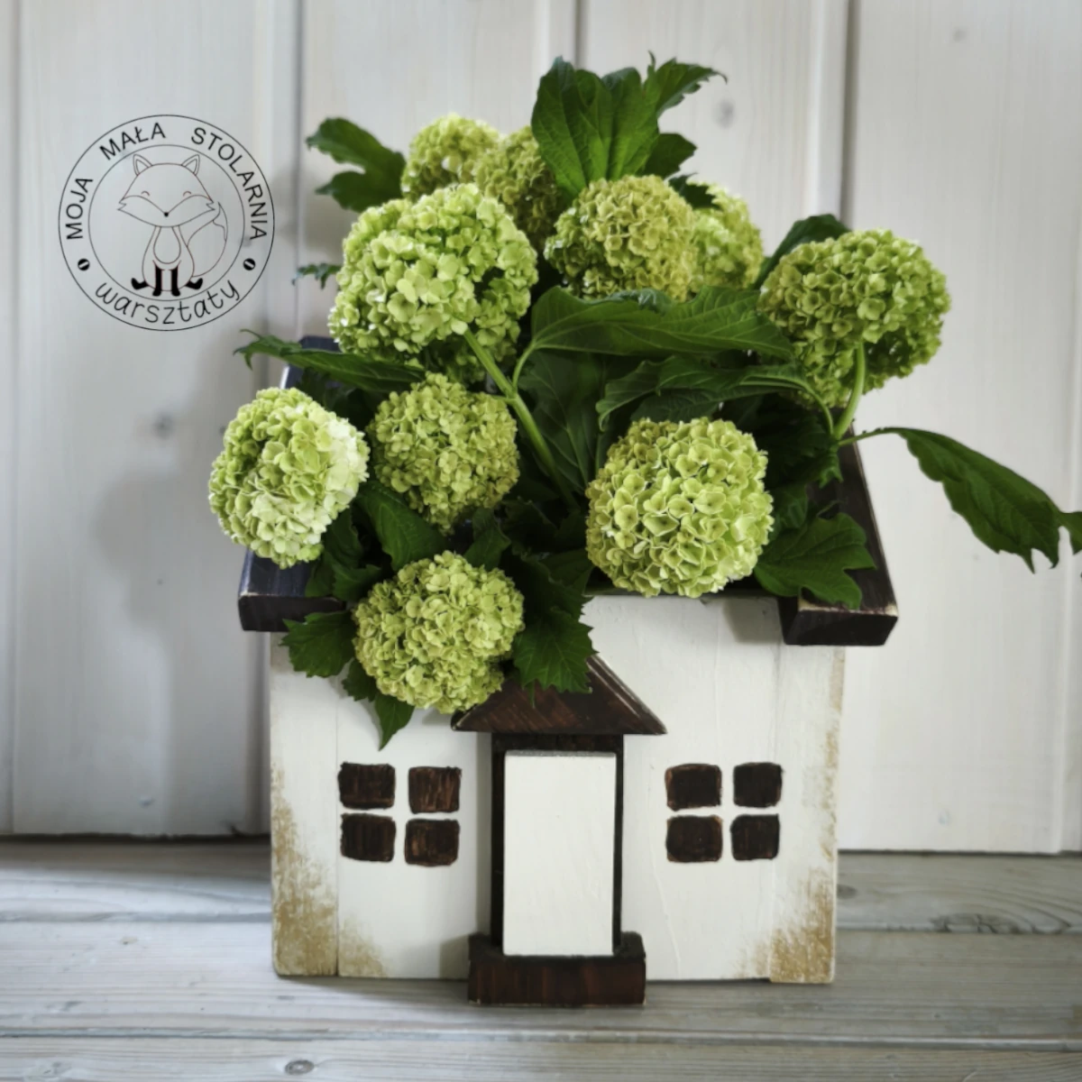 drewniany domek doniczka biało - brązowy rustykalna designerska dekoracja ręcznie wykonana przez Moja Mała Stolarnia w Poznaniu