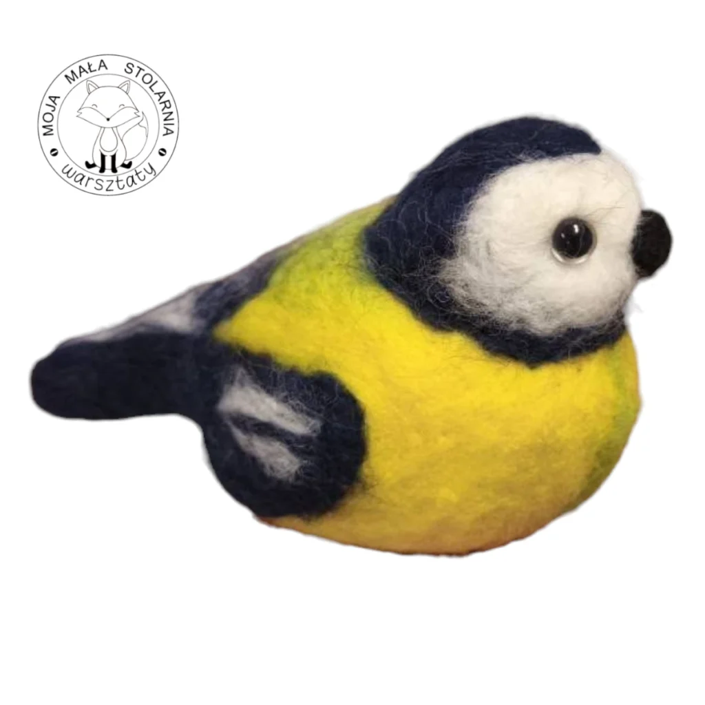 Panie z kgw filcują ptaszki na choinkę