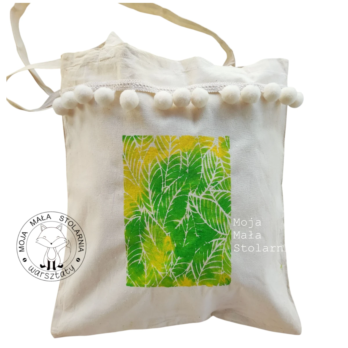 dzieci malują bawełniane torby na warsztatach i szyją torby