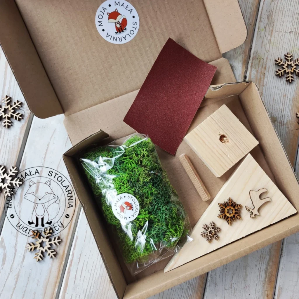 Zestaw kreatywny w pudełku - choinka z chrobotkiem